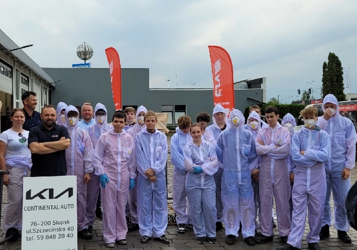 Młodzi Adepci Lakiernictwa w Akcji: Szkolenie w Continental Słupsk